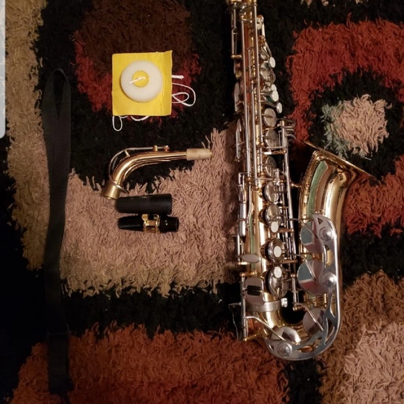 Saxophone - Picture 6 of 6